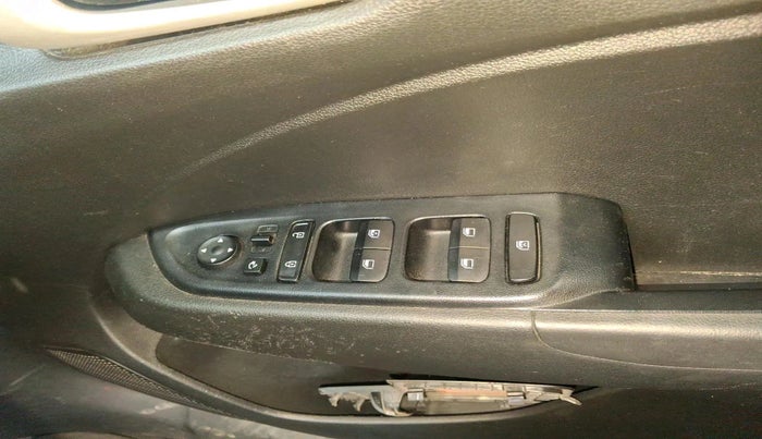 2021 Hyundai VENUE SX 1.0 TURBO, Petrol, Manual, 1,06,752 km, interior