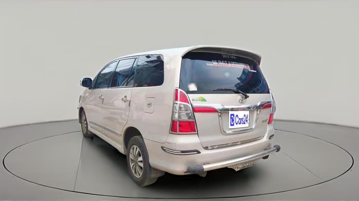 2015 Toyota Innova 2.5 VX 8 STR, Diesel, Manual, 1,79,784 km, exterior