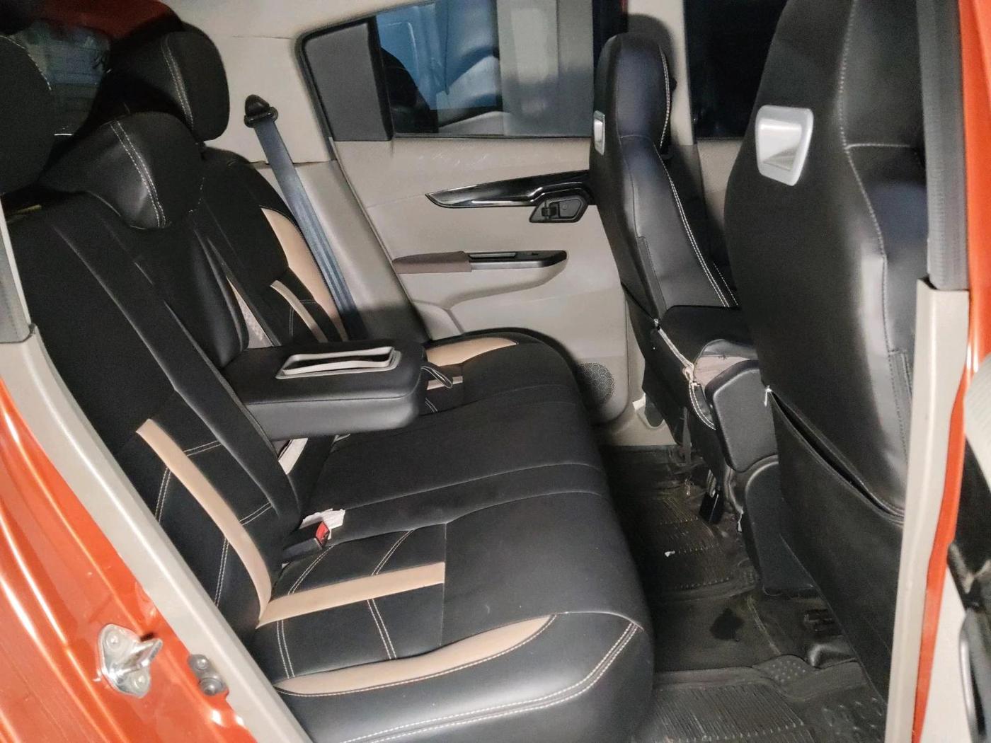 2016 Mahindra Kuv100 K6 D 6 STR, Diesel, Manual, 1,35,102 km, interior