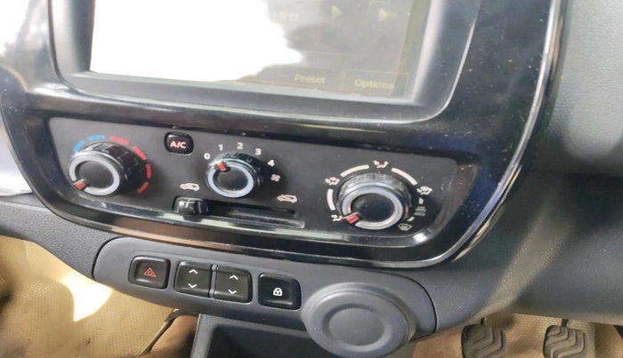 2016 Renault Kwid RXL, Petrol, Manual, 97,770 km, interior