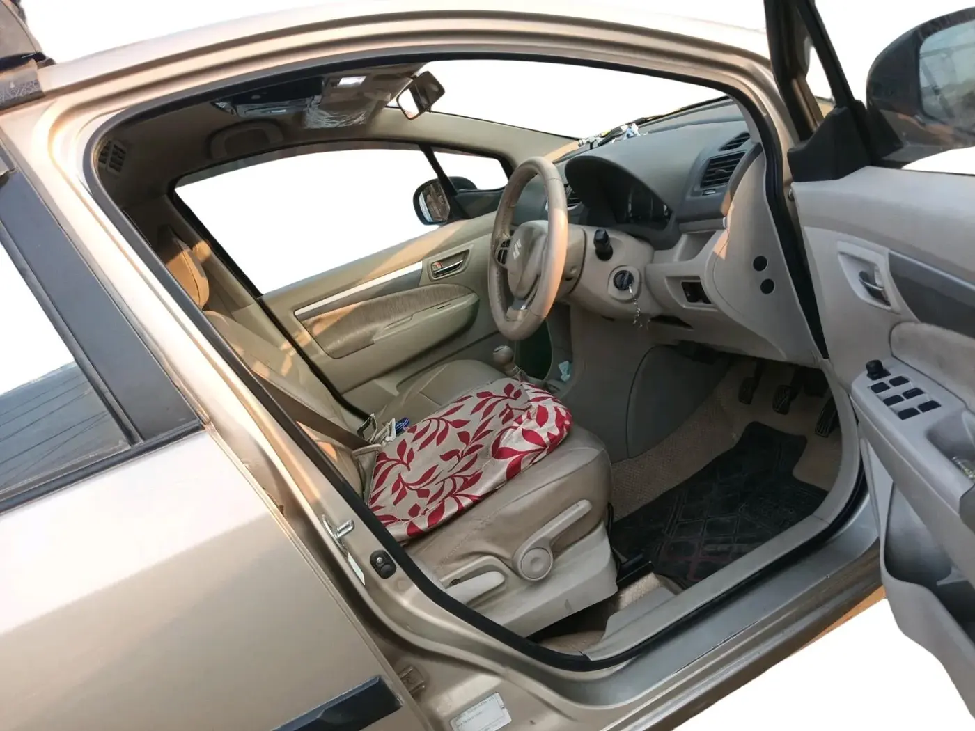 2012 Maruti Ertiga ZXI, Petrol, Manual, 1,79,370 km, interior