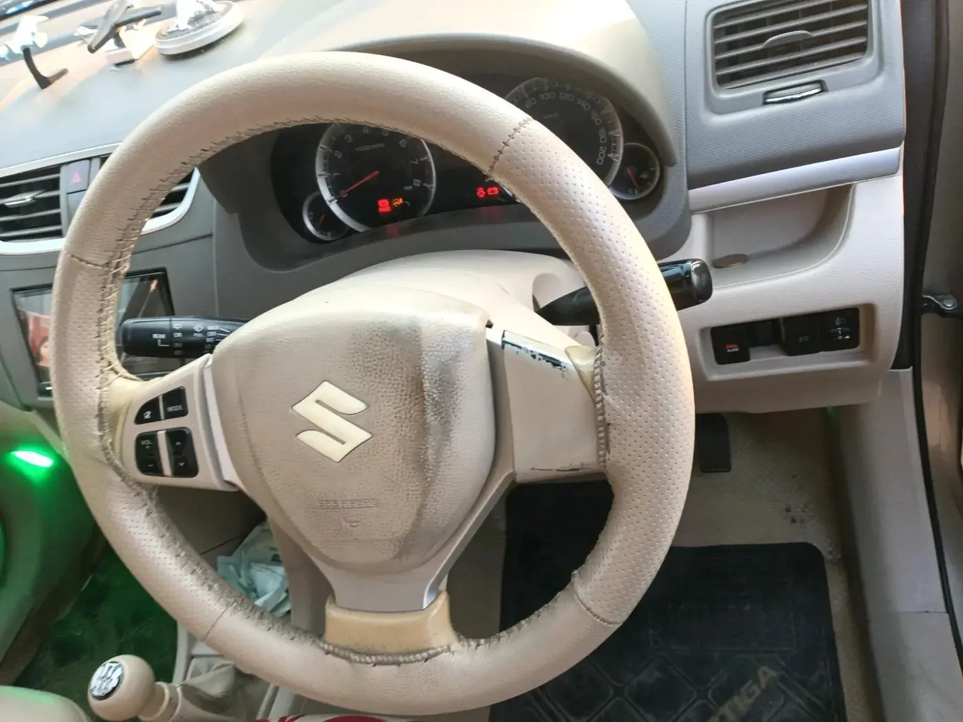 2012 Maruti Ertiga ZXI, Petrol, Manual, 1,79,370 km, interior