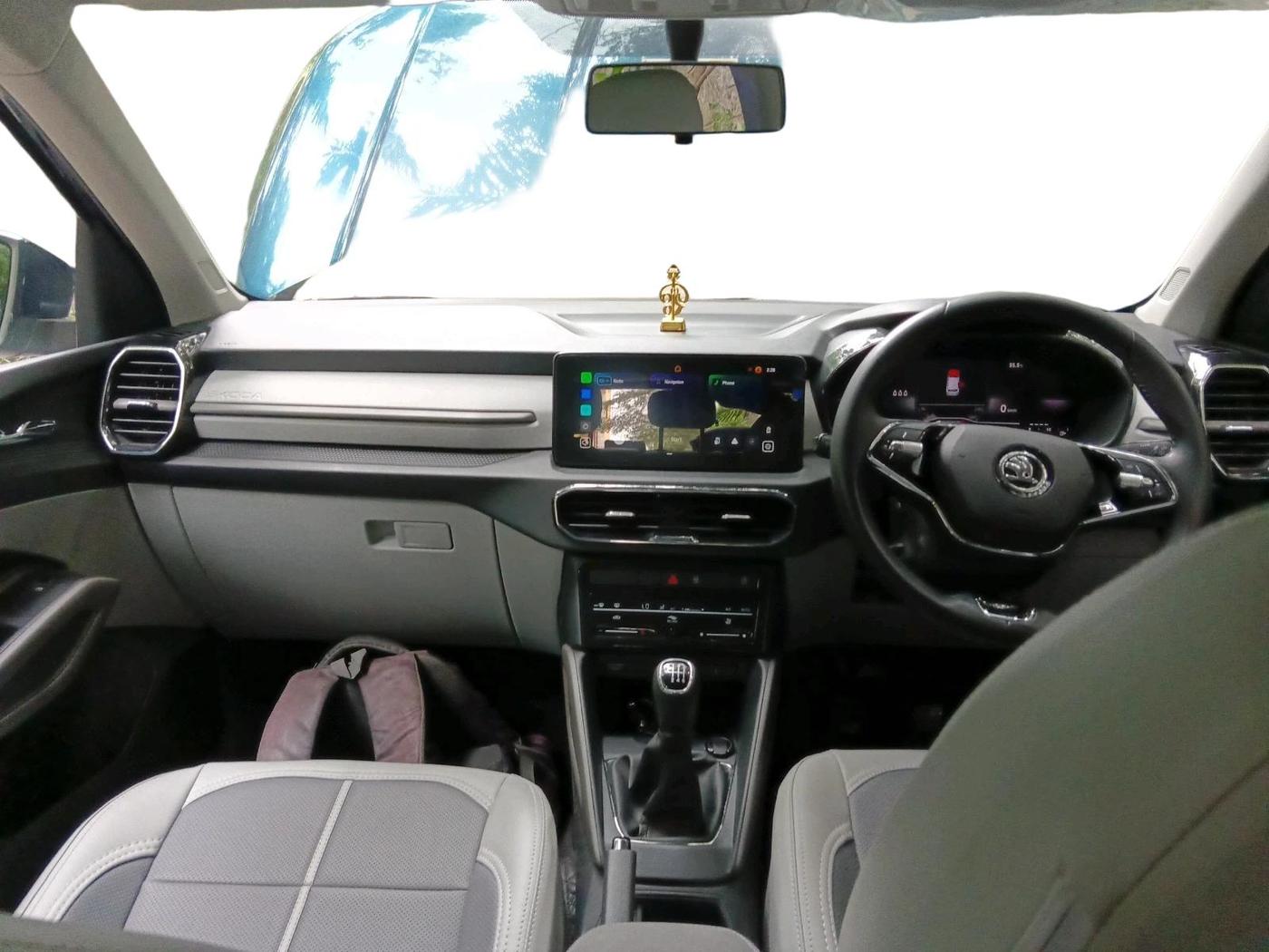 2025 Skoda KUSHAQ  Signature 1.0L TSI MT , Petrol, Manual, 13,231 km, interior