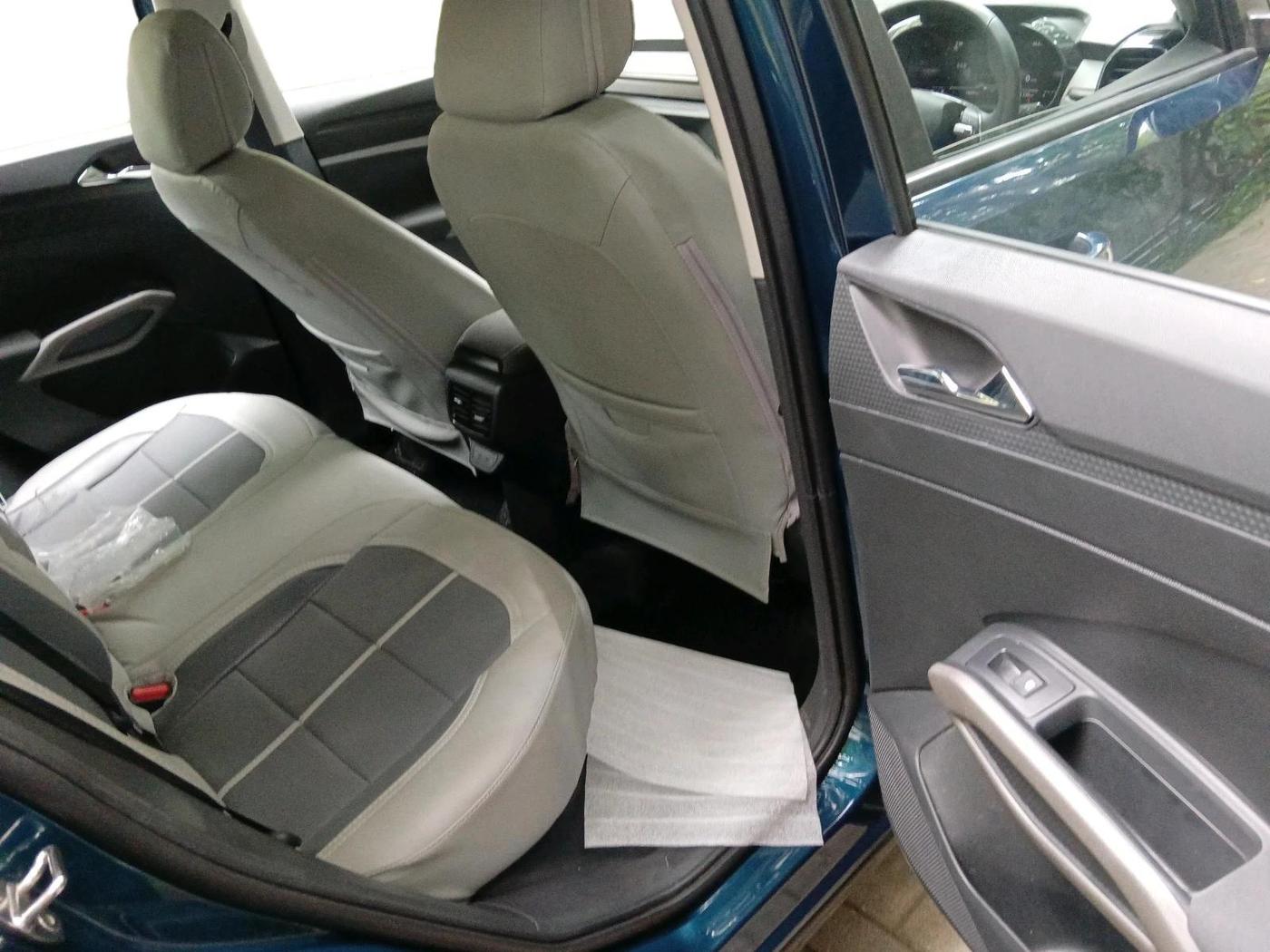 2025 Skoda KUSHAQ  Signature 1.0L TSI MT , Petrol, Manual, 13,231 km, interior