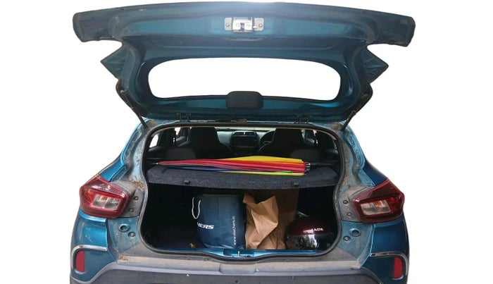 2022 Renault Kwid RXT 1.0 AMT (O), Petrol, Automatic, 28,689 km, exterior