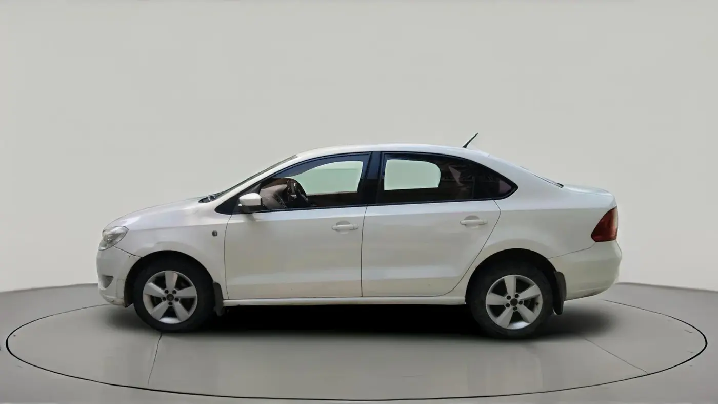 2015 Skoda Rapid 1.5 TDI CR ELEGANCE AT, Diesel, Automatic, 1,65,396 km, exterior