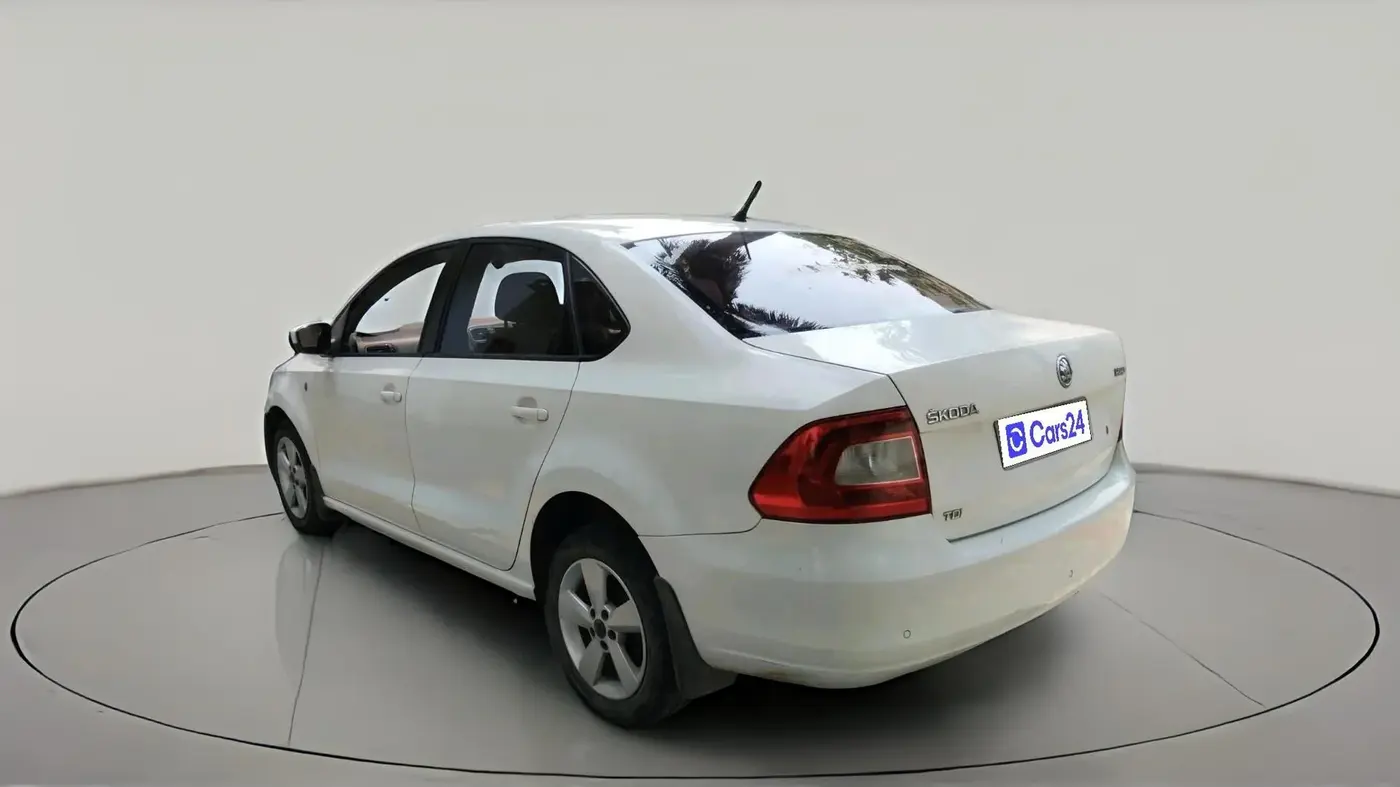 2015 Skoda Rapid 1.5 TDI CR ELEGANCE AT, Diesel, Automatic, 1,65,396 km, exterior