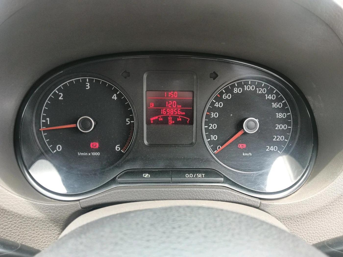 2012 Volkswagen Vento HIGHLINE DIESEL 1.6, Diesel, Manual, 1,69,856 km, interior