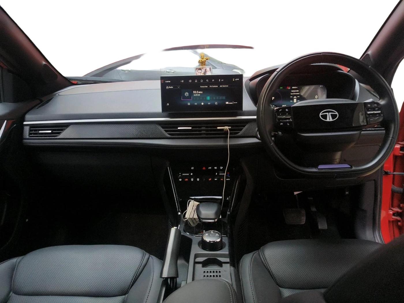 2023 Tata NEXON FEARLESS + SUNROOF DCA DUAL TONE 1.2 PETROL, Petrol, Automatic, 12,756 km, interior