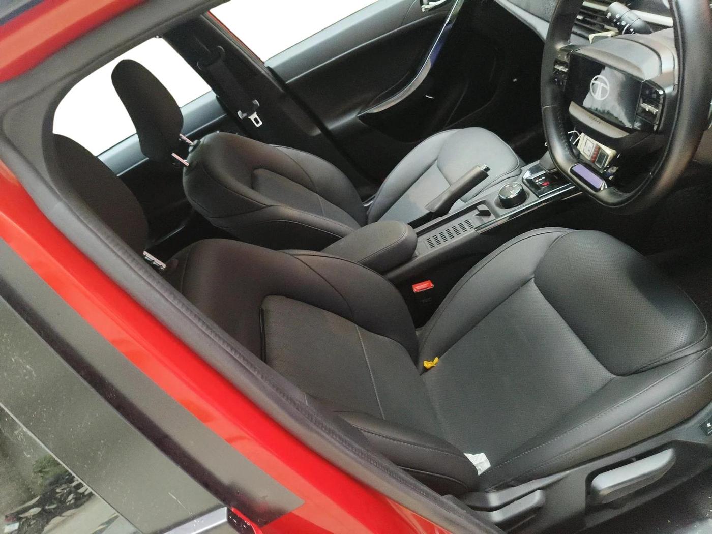 2023 Tata NEXON FEARLESS + SUNROOF DCA DUAL TONE 1.2 PETROL, Petrol, Automatic, 12,756 km, interior