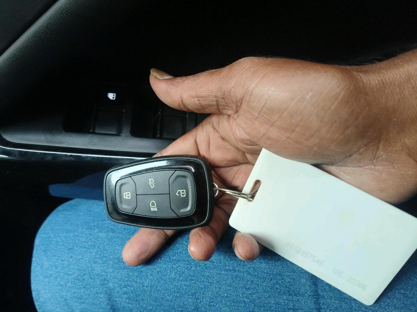 2023 Tata NEXON FEARLESS + SUNROOF DCA DUAL TONE 1.2 PETROL, Petrol, Automatic, 12,756 km, interior