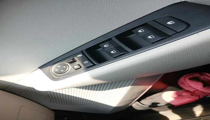 2023 KIA CARENS PRESTIGE PLUS 1.4 PETROL 7 STR, Petrol, Manual, 9,835 km, interior