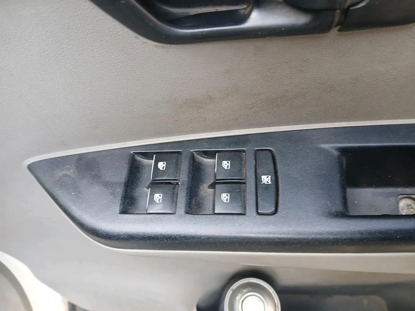 2017 Mahindra Kuv100 K8 6 STR, Petrol, Manual, 65,000 km, interior