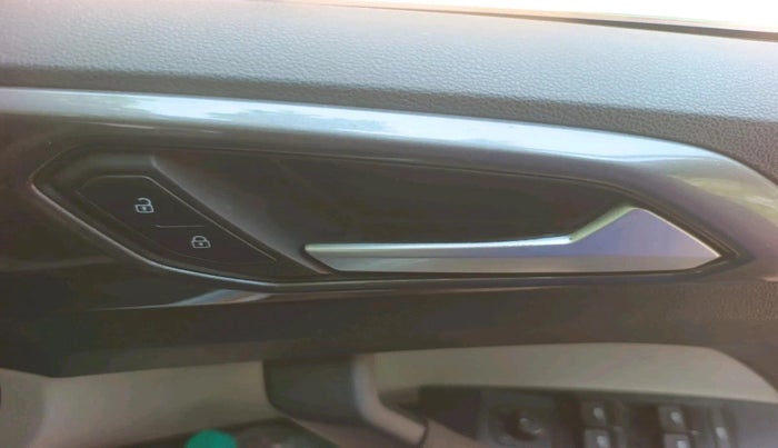 2022 Volkswagen TAIGUN TOPLINE 1.0 TSI AT, Petrol, Automatic, 48,695 km, interior