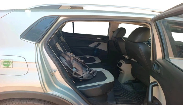 2022 Volkswagen TAIGUN TOPLINE 1.0 TSI AT, Petrol, Automatic, 48,695 km, interior