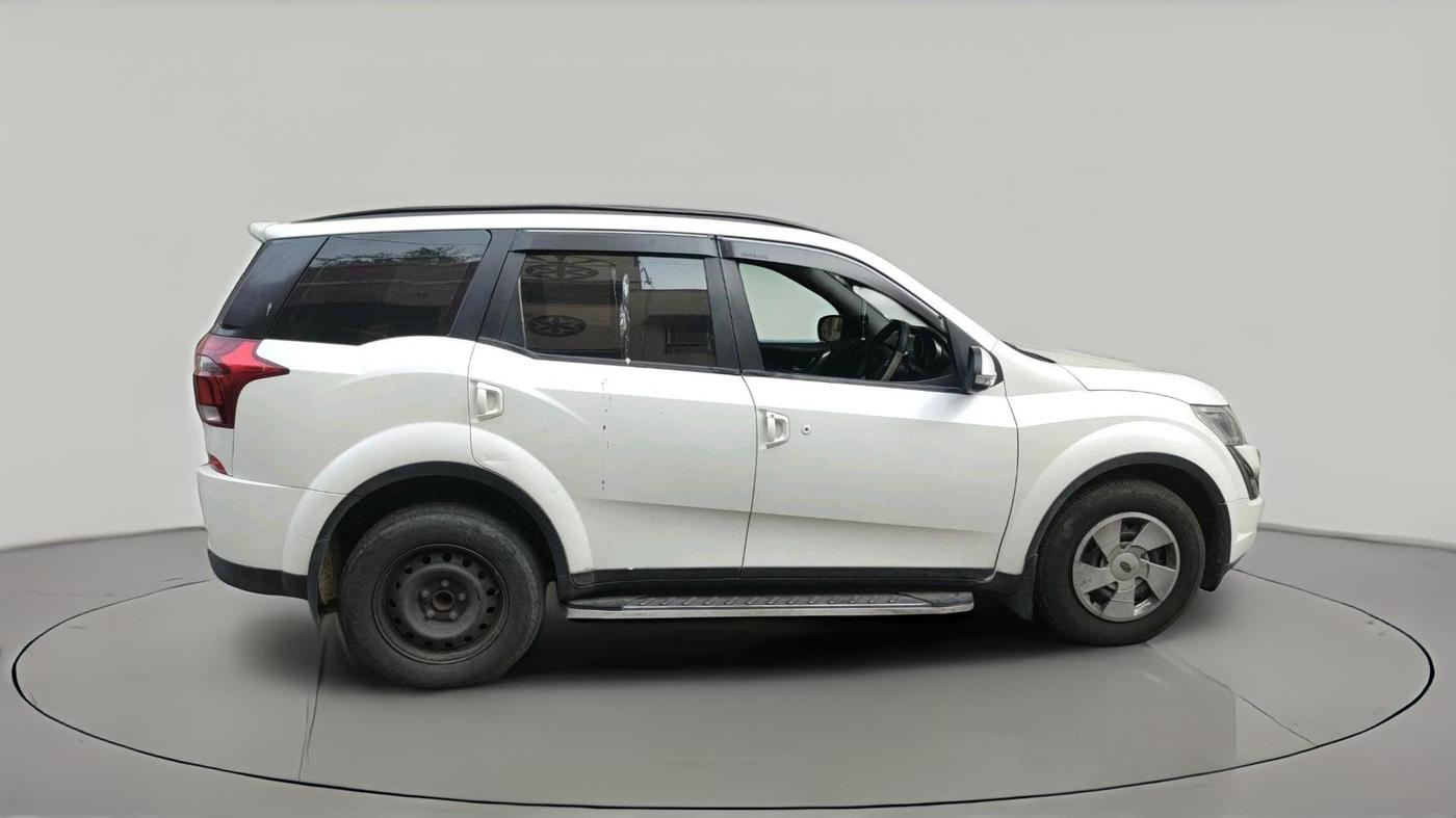 2020 Mahindra XUV500 W7, Diesel, Manual, 85,343 km, exterior