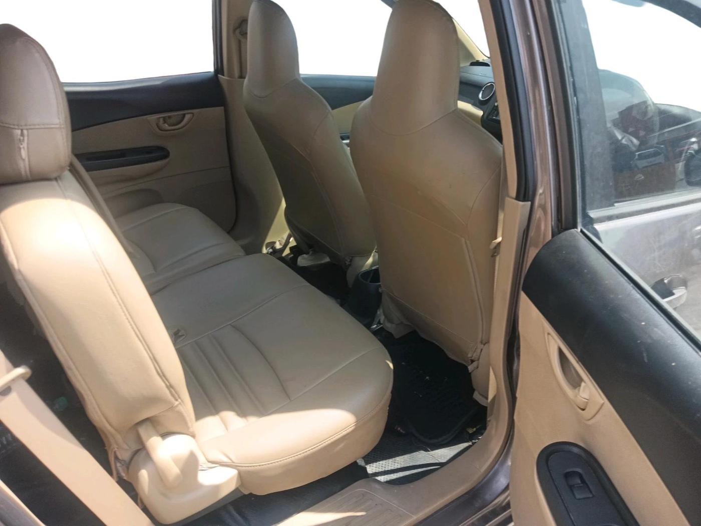 2015 Honda Mobilio 1.5L I-VTEC V, Petrol, Manual, 1,15,751 km, interior