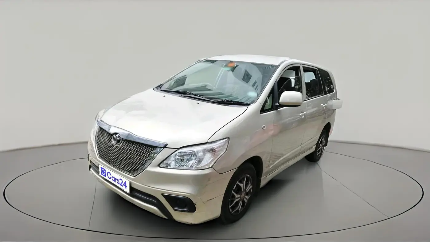 2015 Toyota Innova 2.5 GX 8 STR, Diesel, Manual, 2,12,471 km, exterior