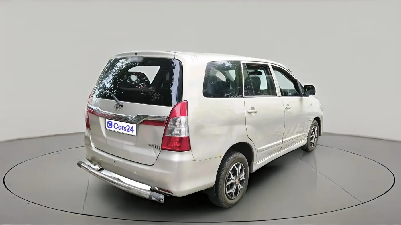 2015 Toyota Innova 2.5 GX 8 STR, Diesel, Manual, 2,12,471 km, exterior