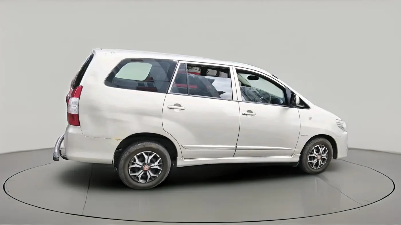 2015 Toyota Innova 2.5 GX 8 STR, Diesel, Manual, 2,12,471 km, exterior