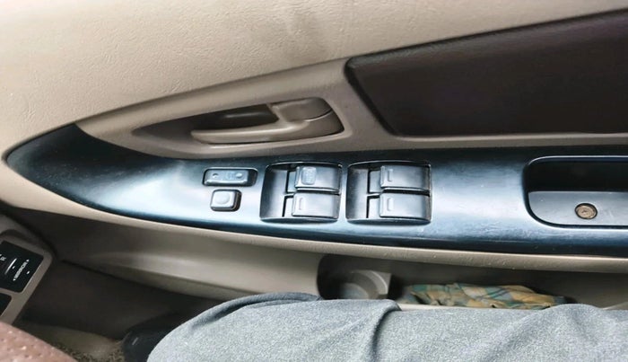 2015 Toyota Innova 2.5 GX 8 STR, Diesel, Manual, 2,12,471 km, interior