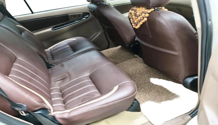 2015 Toyota Innova 2.5 GX 8 STR, Diesel, Manual, 2,12,471 km, interior