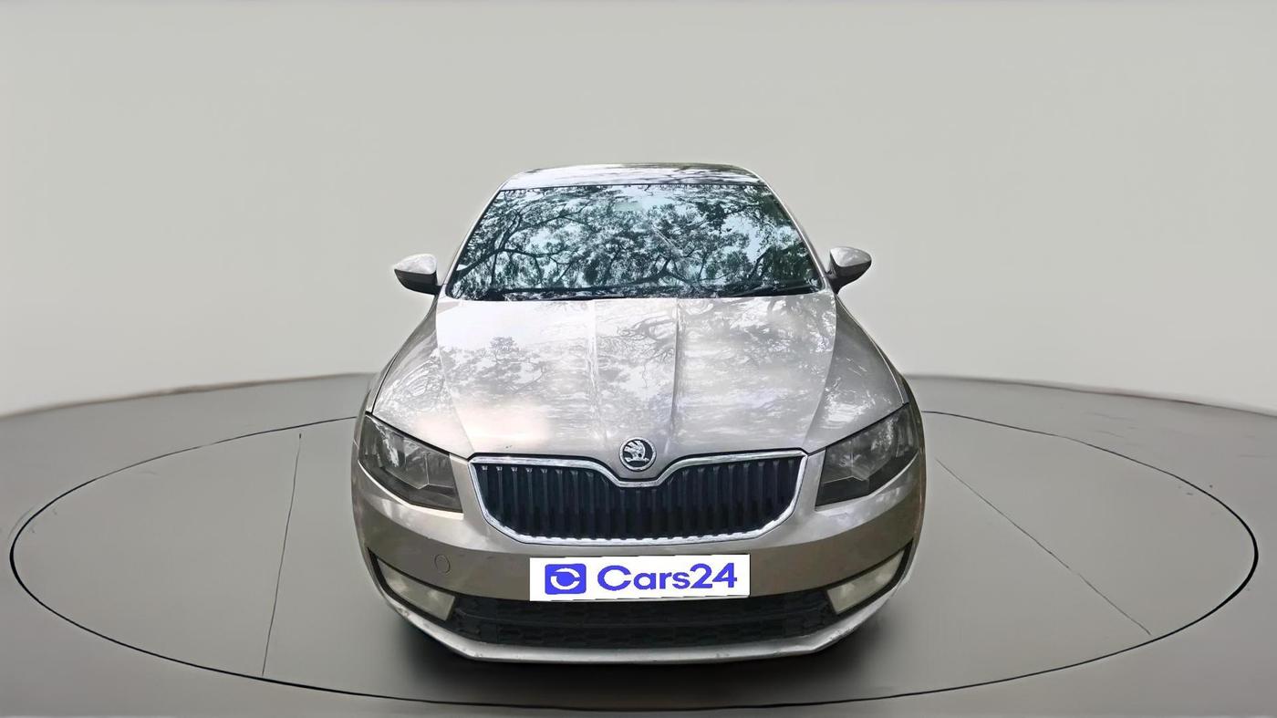 2013 Skoda Octavia AMBITION 2.0 TDI, Diesel, Manual, 2,14,409 km, exterior