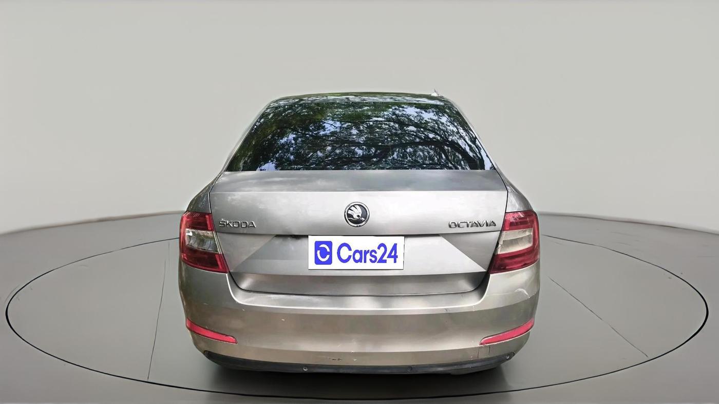 2013 Skoda Octavia AMBITION 2.0 TDI, Diesel, Manual, 2,14,409 km, exterior
