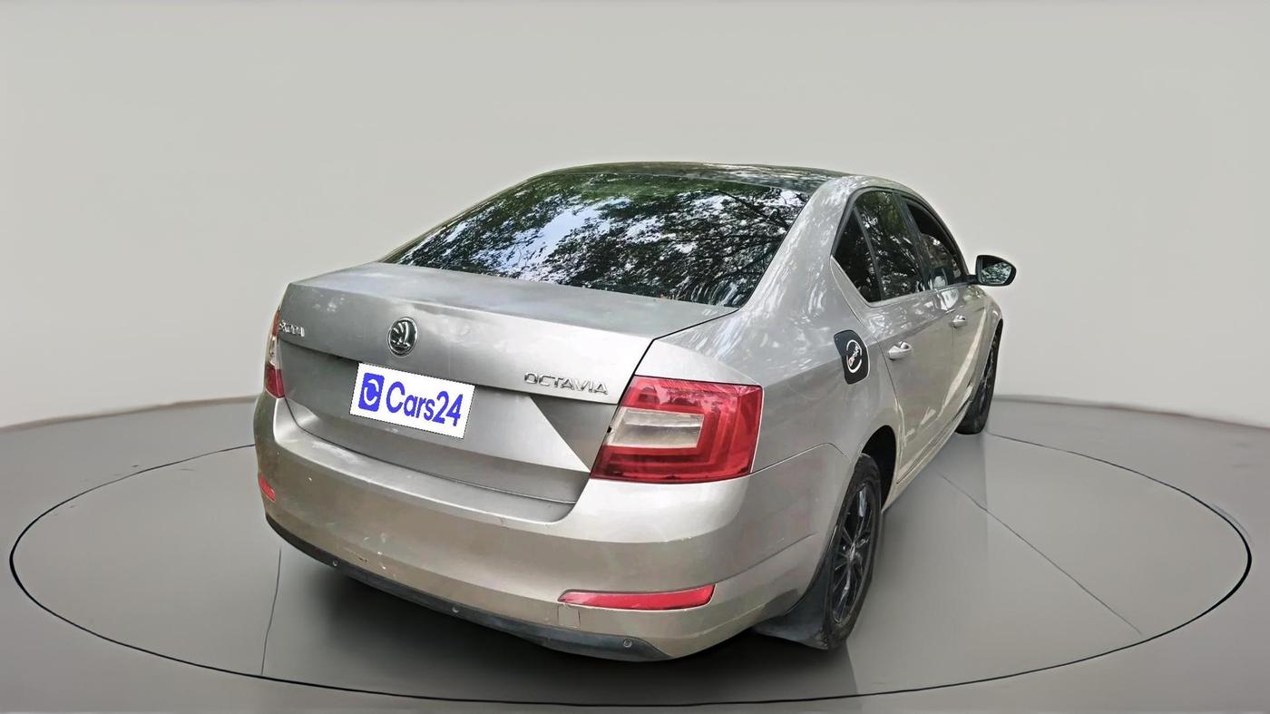 2013 Skoda Octavia AMBITION 2.0 TDI, Diesel, Manual, 2,14,409 km, exterior