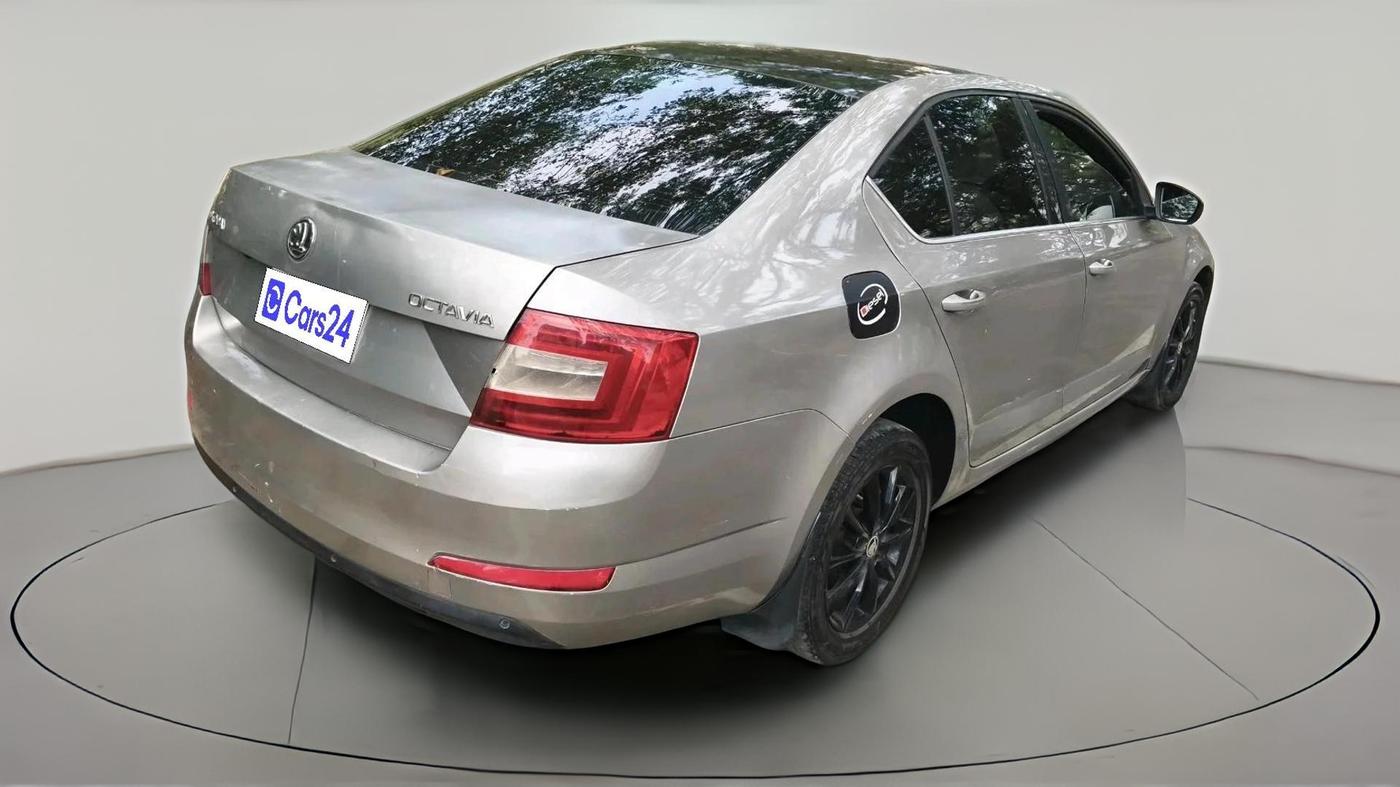 2013 Skoda Octavia AMBITION 2.0 TDI, Diesel, Manual, 2,14,409 km, exterior