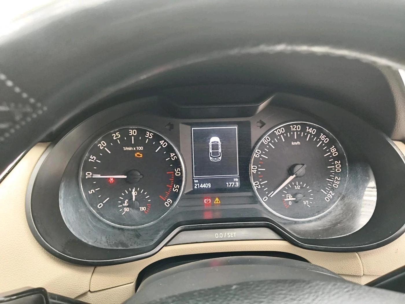 2013 Skoda Octavia AMBITION 2.0 TDI, Diesel, Manual, 2,14,409 km, interior