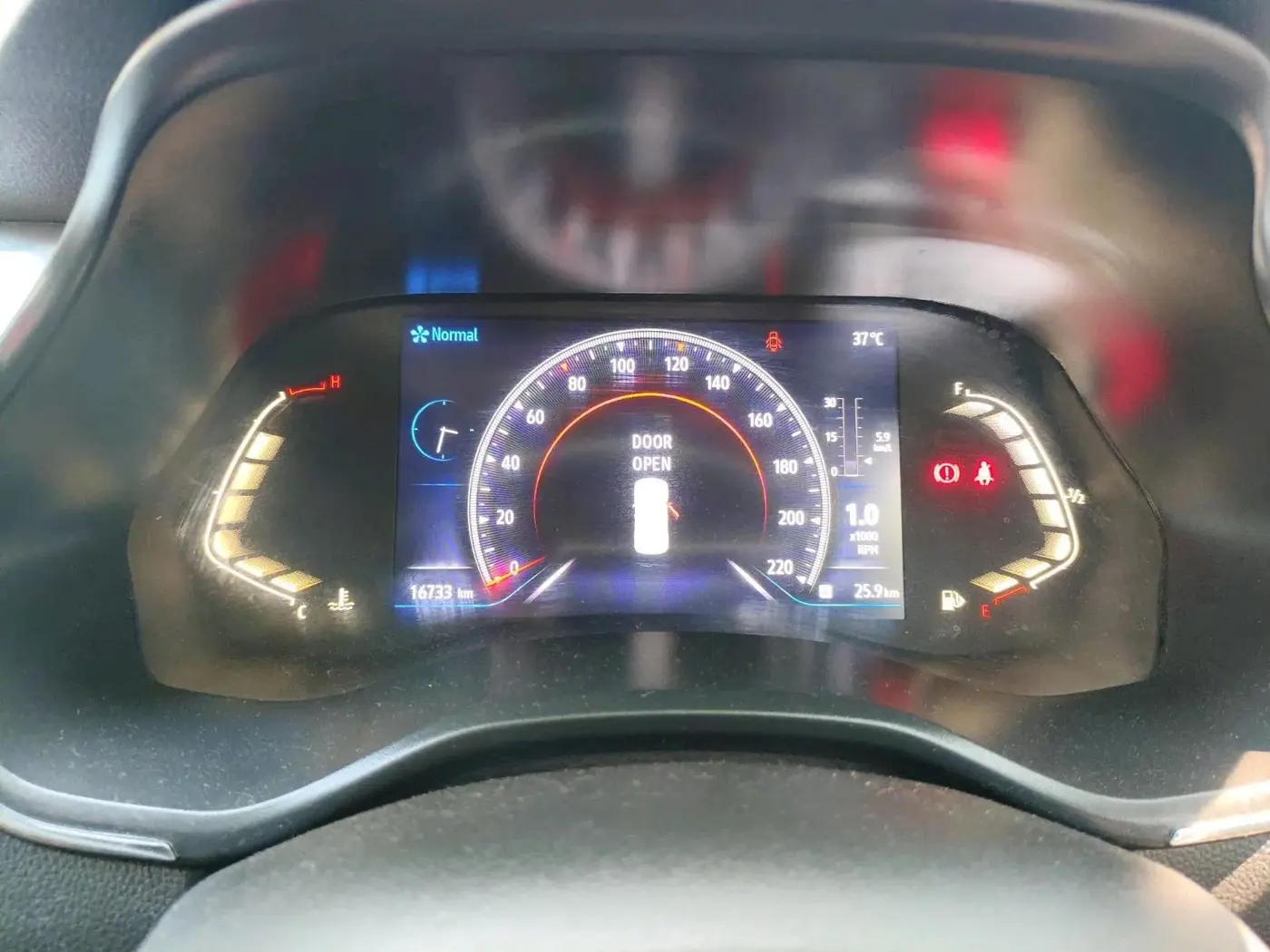 2024 Renault Kiger RXZ MT, Petrol, Manual, 16,733 km, interior