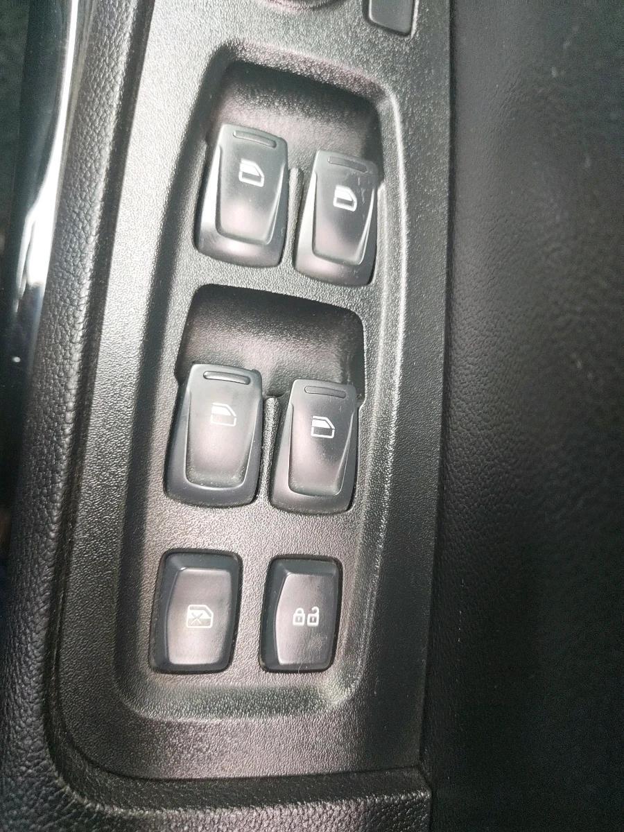 2022 Mahindra XUV700 AX 5 P MT 7 STR, Petrol, Manual, 18,945 km, interior