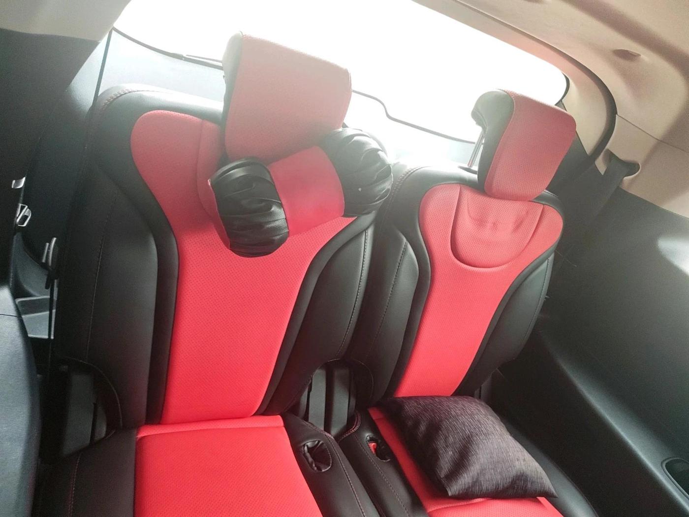 2022 Mahindra XUV700 AX 5 P MT 7 STR, Petrol, Manual, 18,945 km, interior