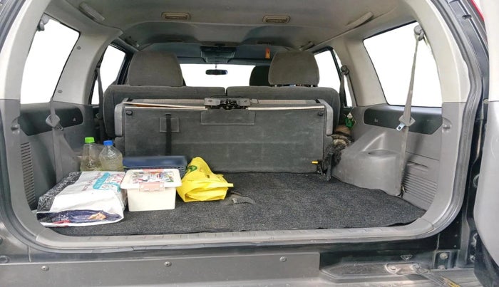 2004 Ford Endeavour XLT 4X2 MT, Diesel, Manual, 2,28,993 km, exterior