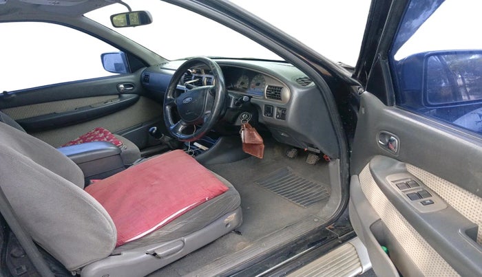 2004 Ford Endeavour XLT 4X2 MT, Diesel, Manual, 2,28,993 km, interior