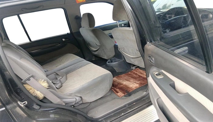 2004 Ford Endeavour XLT 4X2 MT, Diesel, Manual, 2,28,993 km, interior