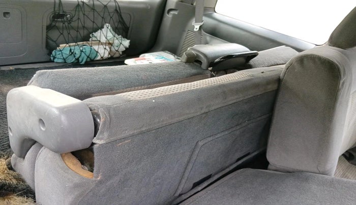 2004 Ford Endeavour XLT 4X2 MT, Diesel, Manual, 2,28,993 km, interior