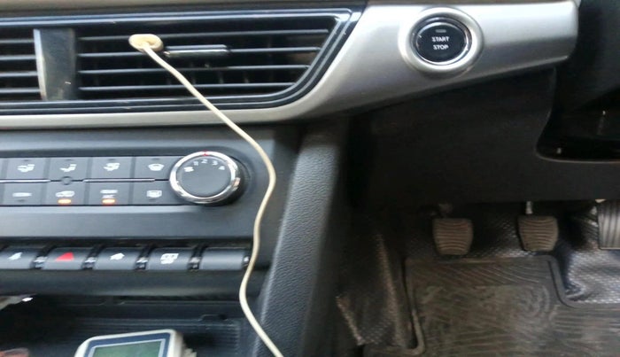 2024 Mahindra XUV700 AX 5 D MT 7 STR, Diesel, Manual, 18,679 km, interior