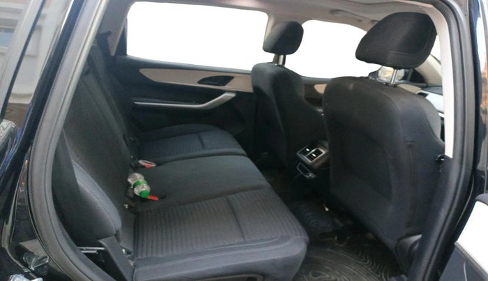 2024 Mahindra XUV700 AX 5 D MT 7 STR, Diesel, Manual, 18,679 km, interior