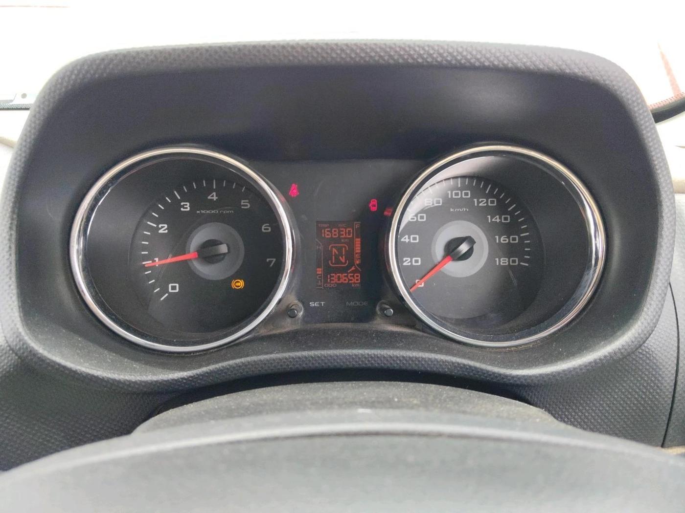 2016 Mahindra TUV300 T8, Diesel, Manual, 1,30,658 km, interior