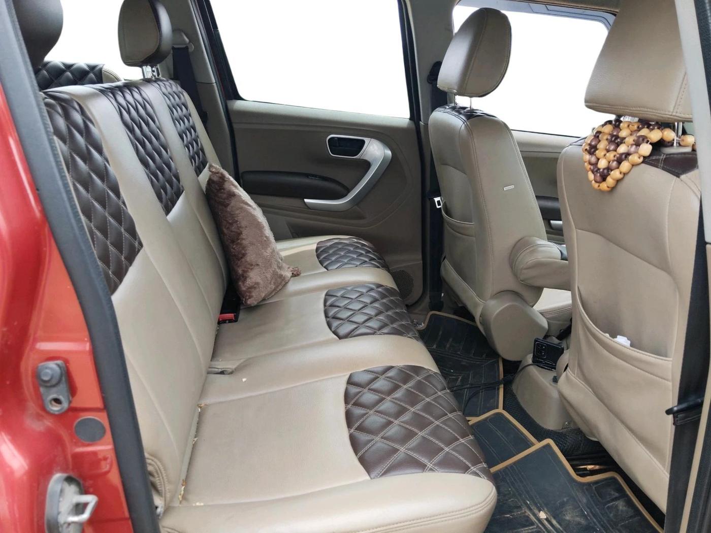 2016 Mahindra TUV300 T8, Diesel, Manual, 1,30,658 km, interior