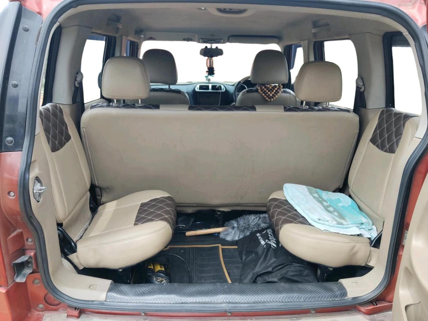 2016 Mahindra TUV300 T8, Diesel, Manual, 1,30,658 km, interior