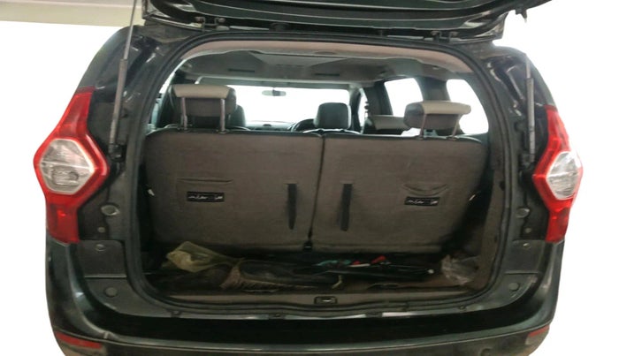 2015 Renault Lodgy 110 PS RXZ STEPWAY 7 STR, Diesel, Manual, 1,56,891 km, exterior