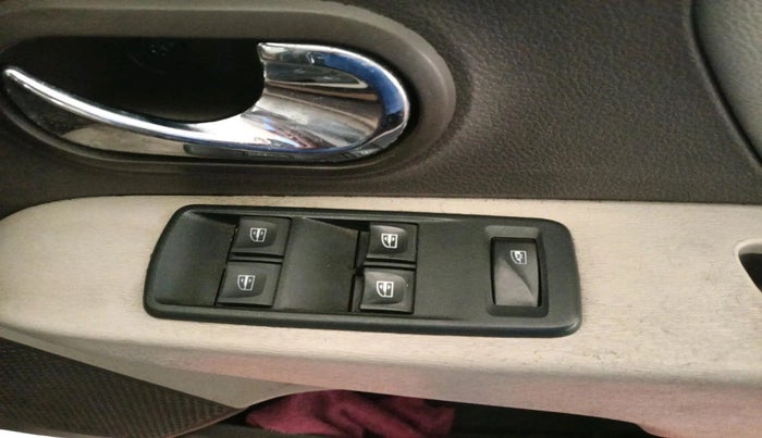 2015 Renault Lodgy 110 PS RXZ STEPWAY 7 STR, Diesel, Manual, 1,56,891 km, interior