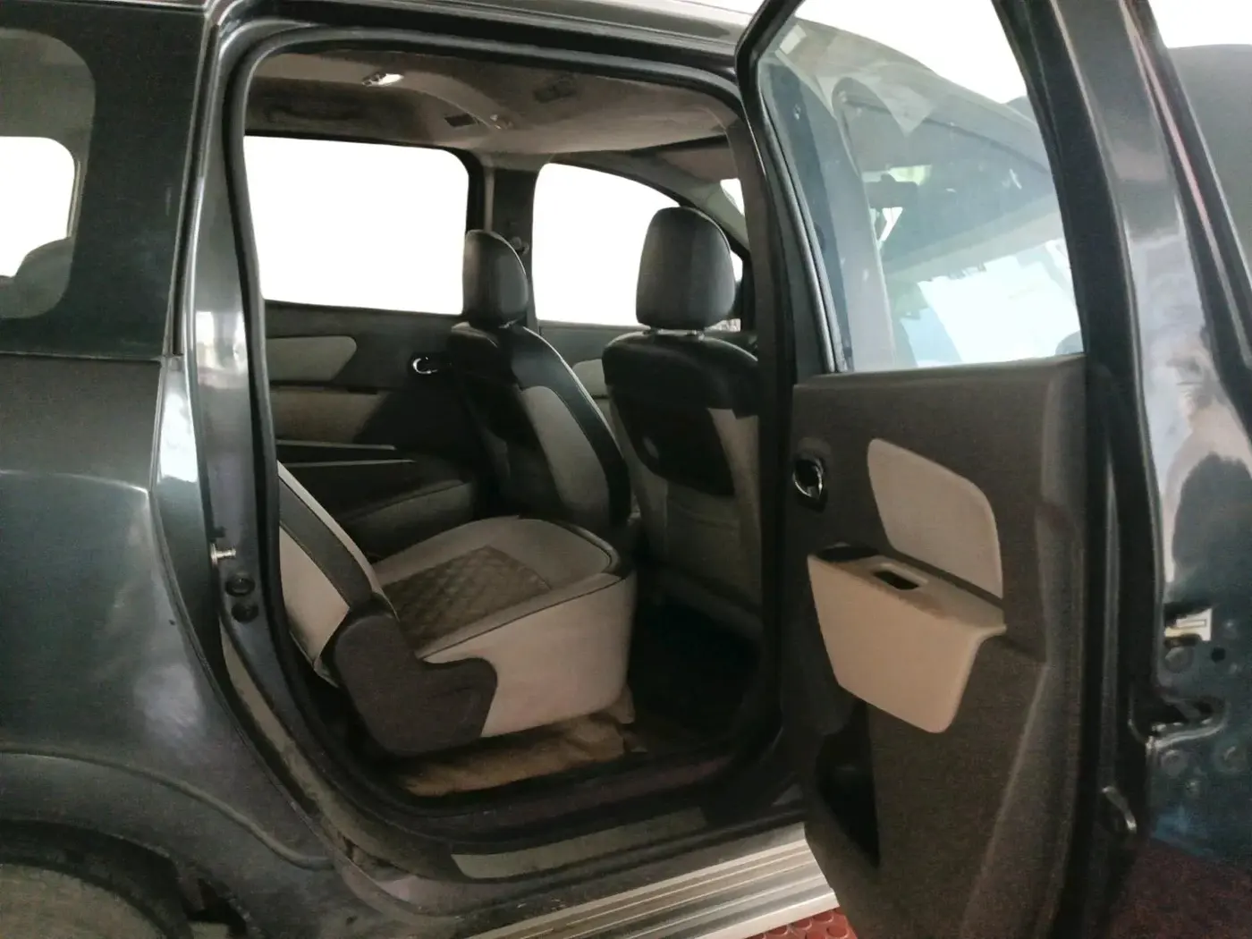 2015 Renault Lodgy 110 PS RXZ STEPWAY 7 STR, Diesel, Manual, 1,56,891 km, interior