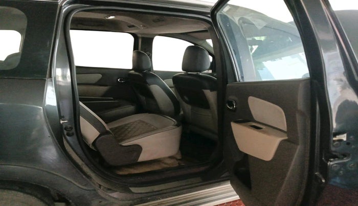 2015 Renault Lodgy 110 PS RXZ STEPWAY 7 STR, Diesel, Manual, 1,56,891 km, interior