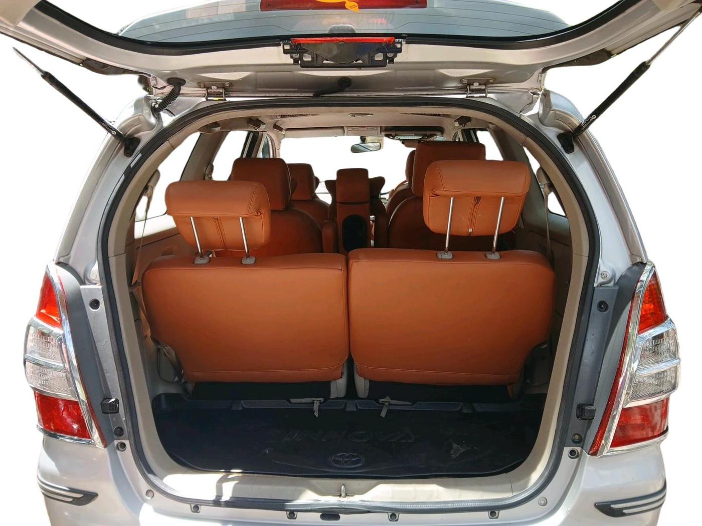 2014 Toyota Innova 2.5 VX 7 STR, Diesel, Manual, 86,801 km, exterior