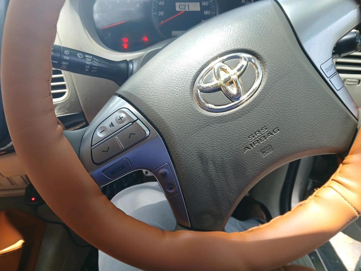 2014 Toyota Innova 2.5 VX 7 STR, Diesel, Manual, 86,801 km, interior