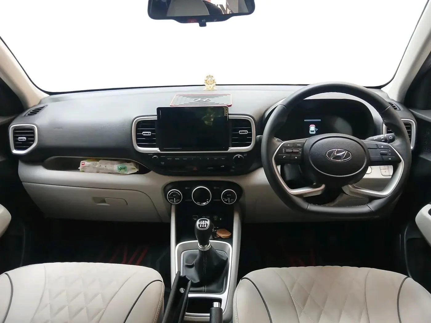 2024 Hyundai VENUE SX 1.2 PETROL, Petrol, Manual, 8,541 km, interior